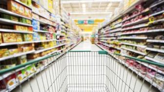 Moradores de Filadélfia vão tirar dinheiro em outra cidade e por lá mesmo fazem compras.