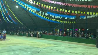 A festa teve animação da banda Elite do Forró e o grande público impressiona.
