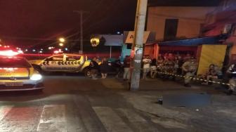 Autor seria cliente da travesti e queria recuperar celular supostamente roubado. Um dos disparos atingiu a cabeça.