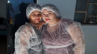 Elas garantem que não utilizam nenhum tipo de remédio devido algumas crianças terem alergia, por isso o trabalho é feito manualmente.