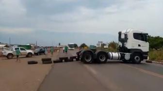 Bloqueios são em Araguaína, no norte do estado e em Gurupi, na região sul. PRF disse que está no local dialogando para realizar o desbloqueio.