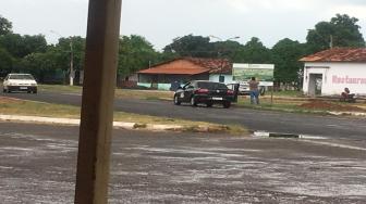 Um agente do Ministério Público Estadual esteve nessa manhã fiscalizando as obras do recapeamento da Av. Marechal Deodoro.