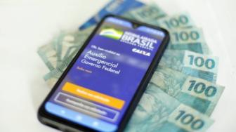 Foi identificado mais de 620 mil indícios de irregularidades, dentre as quais pagamentos duplicados, para pessoas acima da renda máxima permitida e também a pessoas que já morreram.