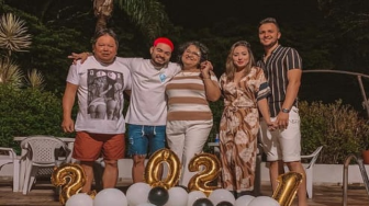 Nelson Tamashiro deixa esposa e dois filhos. Nas redes sociais, ex-apresentador do SBT lamentou perda do pai e agradeceu mensagens de carinho.