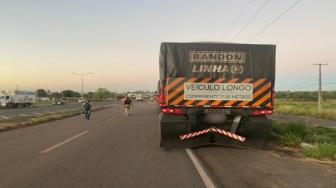 Acidente aconteceu na madrugada deste domingo (11), em Araguaína. Rapazes, de 20 e 25 anos, não resistiram à colisão.