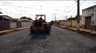 Os motorista vem correndo muito na pista e os moradores ver o grande risco de acontecer acidentes.