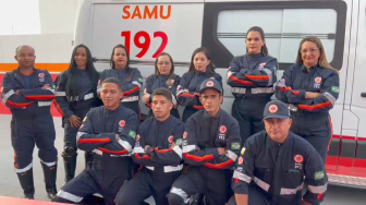 Prefeitura, Secretaria de Saúde e deputado estadual Jorge Frederico participam da entrega da nova unidade de emergência; ambulância é abençoada pelo Padre Raimundo.