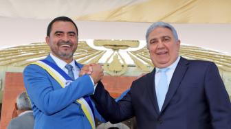 Nas cerimônias realizadas na Assembleia Legislativa e na entrada do Palácio Araguaia, o governador e vice-governador garantiram um Governo acolhedor, responsável e comprometido a atender toda a população tocantinense.