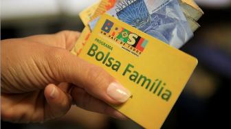 Em janeiro, o pagamento inicia no dia 20 para as famílias cujo Número de Identificação Social (NIS) termina em 1. O número vem impresso no cartão do programa,
