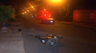 A faca utilizada no crime foi apreendida. De acordo com a polícia, a moto usada na tentativa de roubo estava com documentações em dia e pertence à mãe do suspeito.