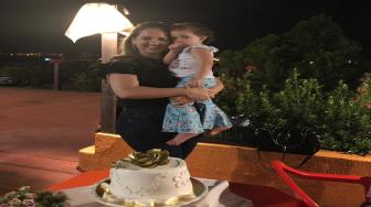 Nara Ferraz, de 36 anos, encontrou com o suspeito de levar a filha durante exames no IML. Ela disse que a criança está tranquila e que brincou normalmente neste sábado.