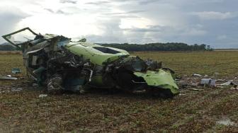 Aeronave caiu nesta sexta-feira (25) em uma propriedade rural na região central do estado. Piloto do avião foi transferido para hospital particular em Palmas.