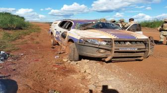 Acidente aconteceu durante operação que procura por criminosos suspeitos de atacar cidade no Mato Grosso. PM foi transferido de helicóptero e está internado no Hospital Geral de Palmas.