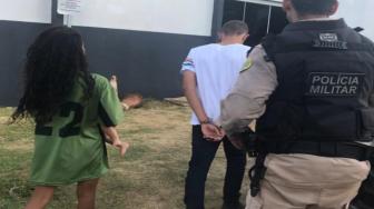 Os vizinhos denunciaram após ouvir a criança chorar sem parar. O conselho tutelar está acompanhando o caso.