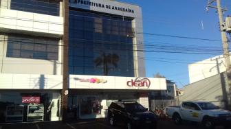 Agentes cumpriram mandados na prefeitura e na sede da Secretária de Saúde do Município. Em alguns casos, superfaturamento seria de 400%.