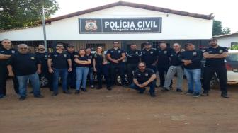 Oito mandados foram cumpridos e resultaram na apreensão de documentos de possível origem fraudulenta.