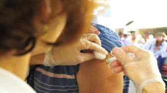 Até sexta-feira, 14,5 milhões de pessoas haviam sido vacinadas. Ministério da Saúde intensifica campanha para ampliar cobertura.
