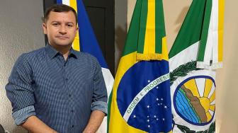 Prefeito de Filadélfia não aceita crítica e responde morador com agressão verbal em grupo do WhatsApp.