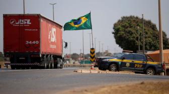 Mais cedo, Bolsonaro pediu a apoiadores que liberassem as estradas.