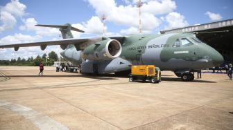 Aviões da Força Aérea Brasileira chegarão em Brasília às 12h15.