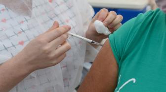 Os municípios que possuírem estoques das vacinas já podem iniciar a vacinação dos públicos contemplados.