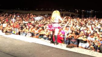 O show atraiu turistas de diversas regiões do Tocantins e Maranhão, a loira agitou a praia de Filadélfia neste fim de semana.