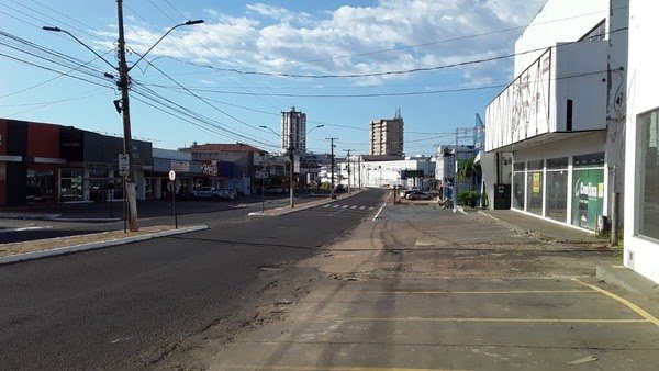 Avenida no centro de Araguaína sem movimentação — Foto: Márcio Novais/TV Anhanguera