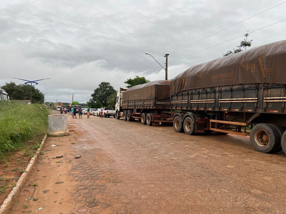 Motoristas relatam longas filas e espera em balsa na travessia entre o Tocantins e o Maranhão — Foto: Divulgação