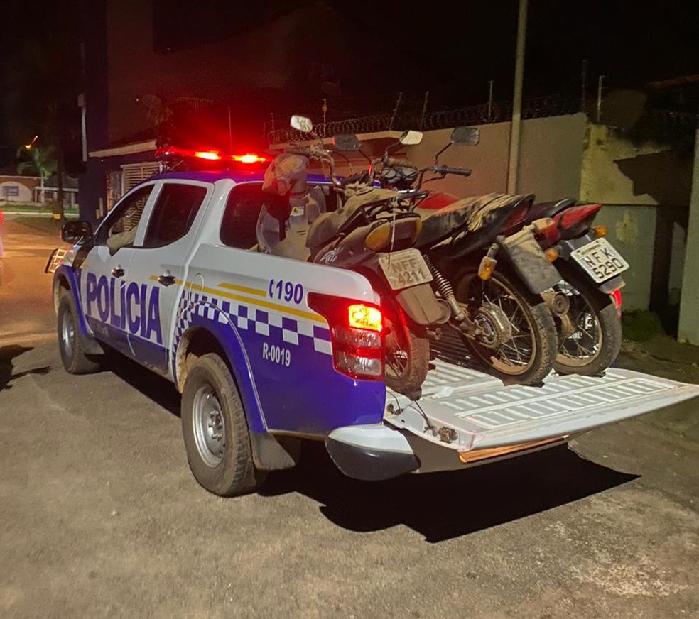 Motos recuperadas pela Polícia Militar após furto em pátio da PC — Foto: PM/Divulgação