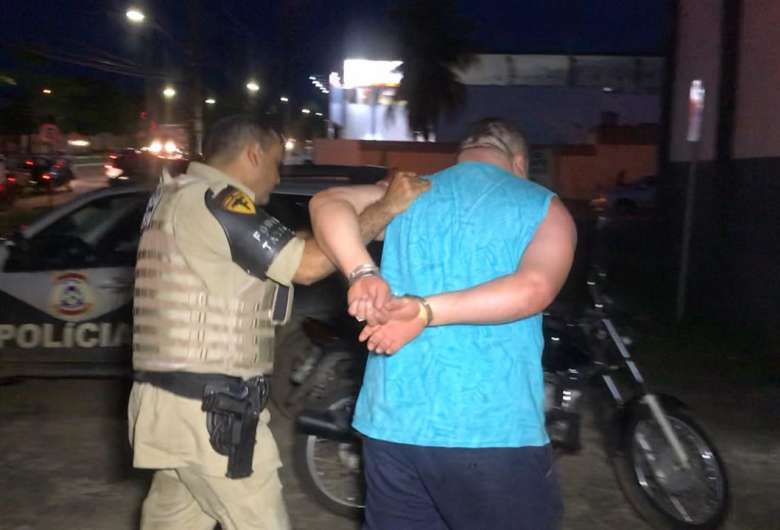 Motorista bêbado é preso após atirar no meio da rua em Araguaína