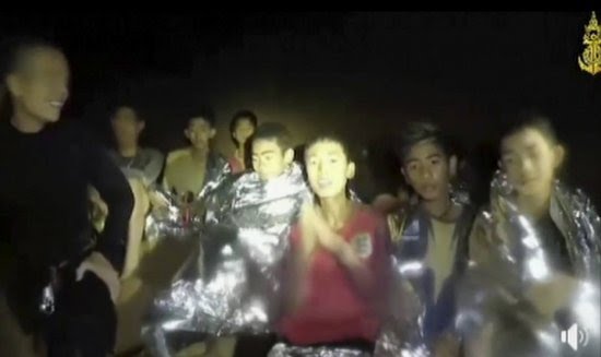 Netflix irá criar uma série sobre os 12 garotos que ficaram preso em uma caverna na Tailândia