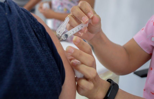 Pessoas com 30 anos ou mais e lactantes poderão se vacinar nesta quinta-feira contra a Covid-19