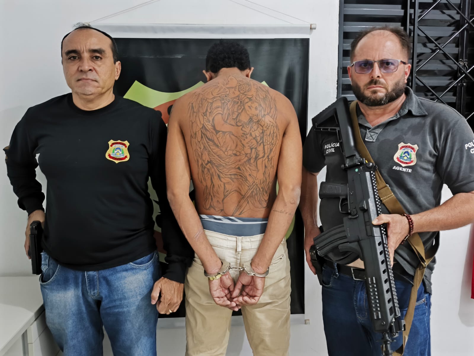 Suspeito, "Beiçola", maior fornecedor de drogas da cidade e líder de Tribunal do Crime, é capturado e recolhido à CPPA. Polícia Civil prende suspeito de ser maior fornecedor de drogas da cidade de Filadélfia. — Foto: Polícia Civil