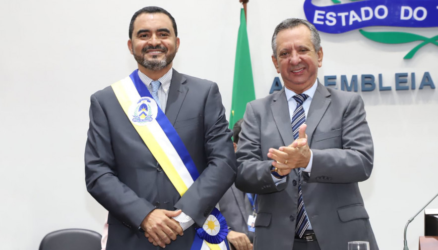 Wanderlei Barbosa toma posse como governador do Estado do Tocantins